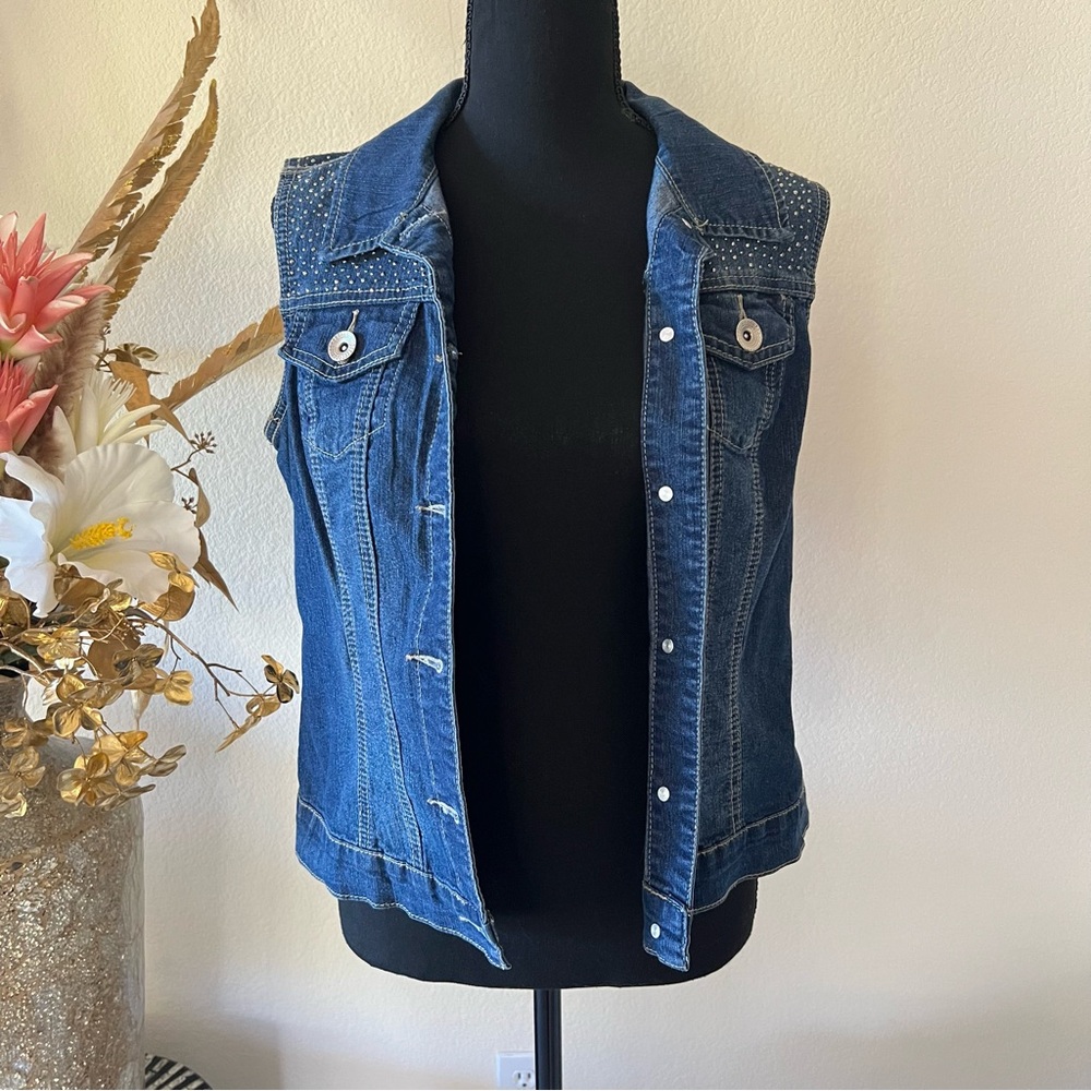 Baccini Cotton Sleeveless Denim Vest w Rhinestone Accent Medium NWOT - Picture 3 of 12